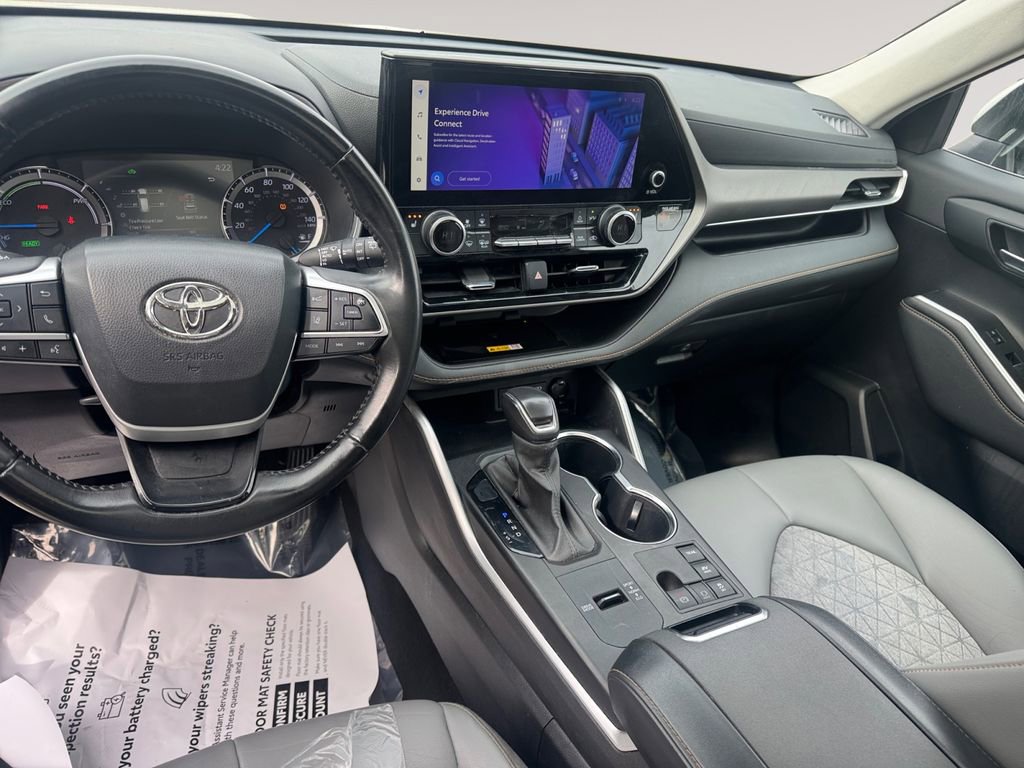 Used 2023 Toyota Highlander Bronze Edition image 10