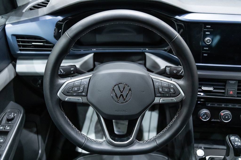 Used 2023 Volkswagen Taos SE w/ Panoramic Sunroof Package AWD/4WD image 14