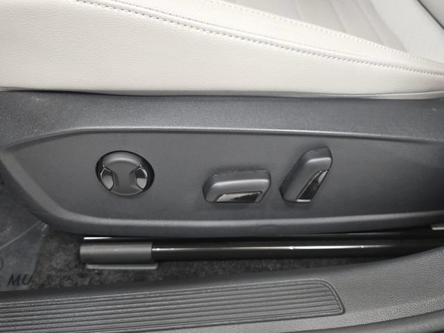 Used 2024 Volkswagen Jetta SE FWD image 23