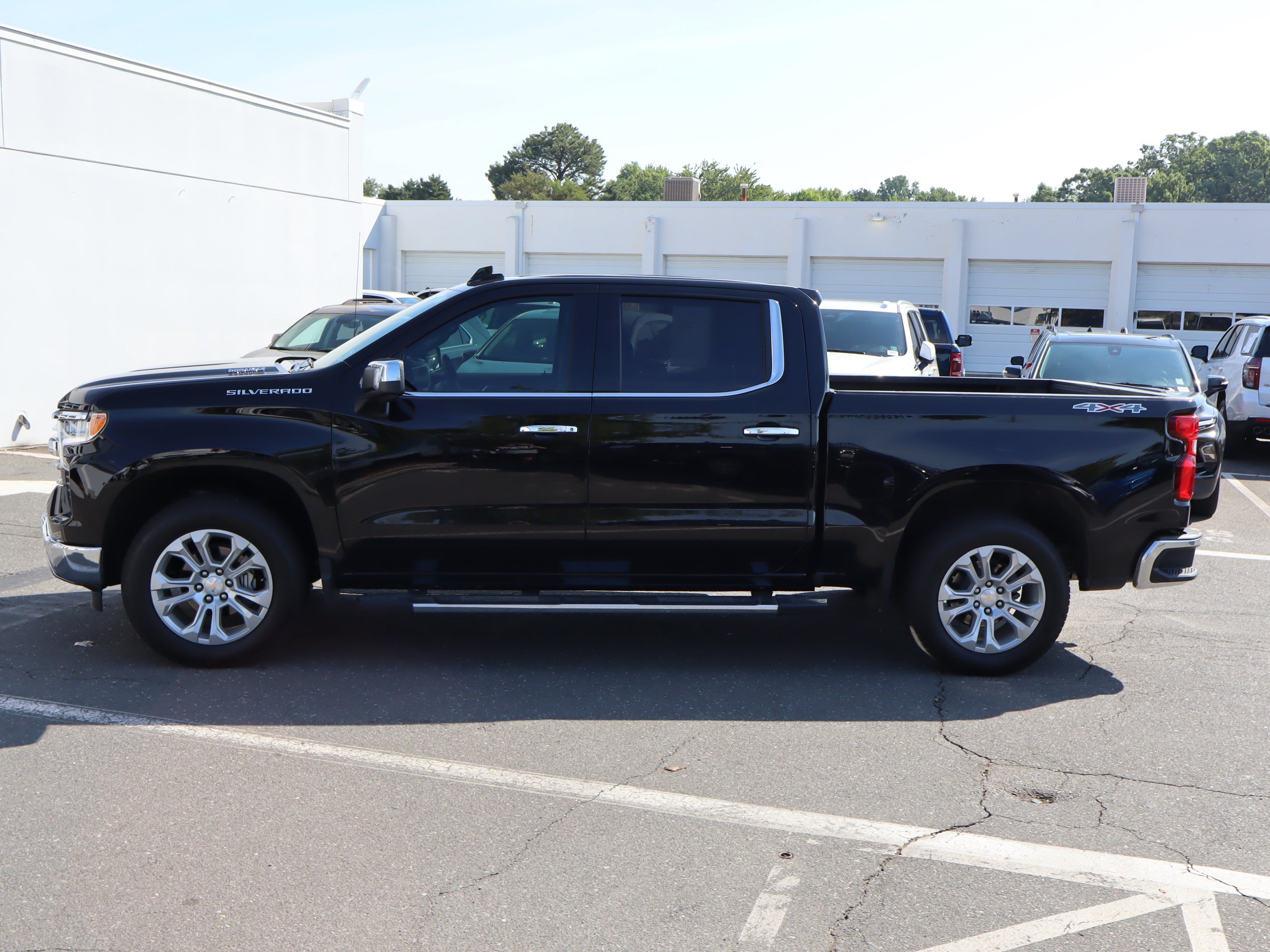 Used 2025 Chevrolet Silverado 1500 LTZ w/ LTZ Convenience Package II AWD/4WD image 18