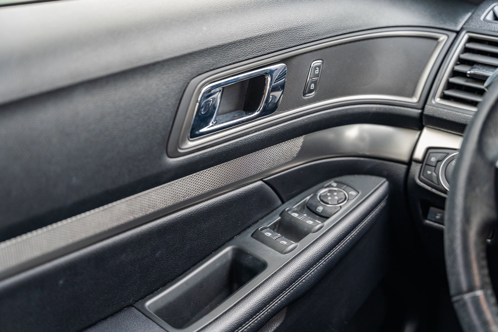 Certified 2018 Ford Explorer XLT w/ Equipment Group 202A image 26