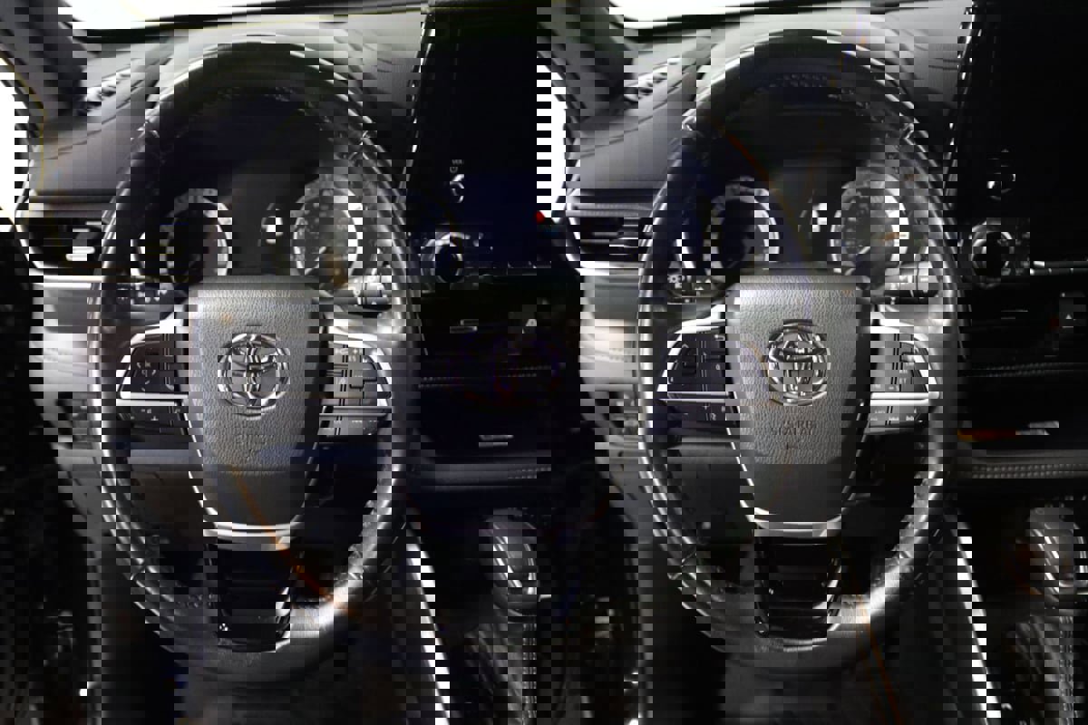 Used 2023 Toyota Highlander L image 40