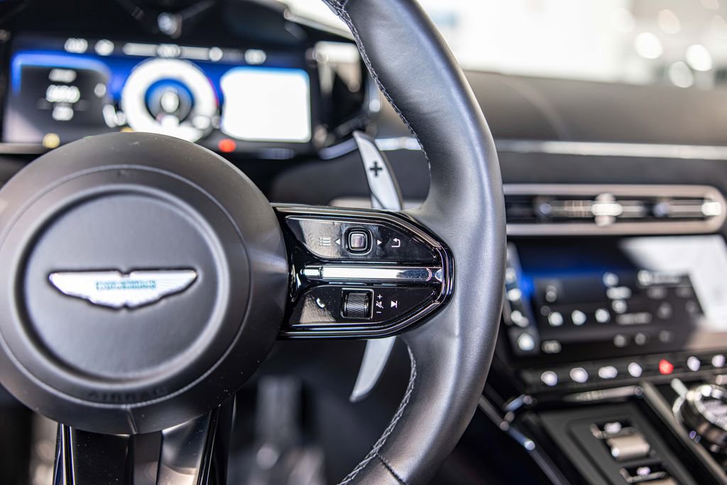 Used 2025 Aston Martin V8 Vantage Coupe image 23