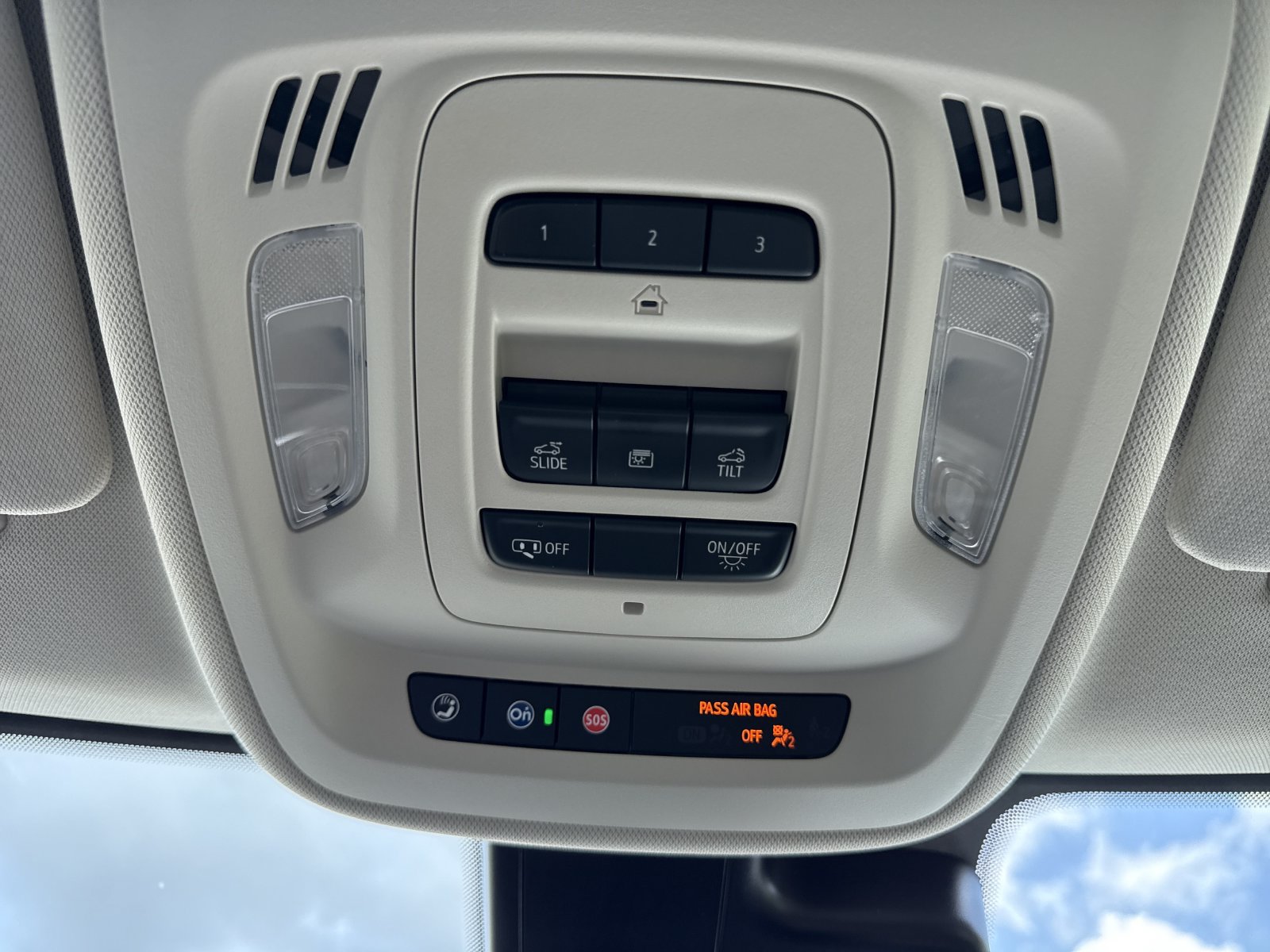 Used 2022 Buick Envision Avenir w/ Technology Package II FWD image 26