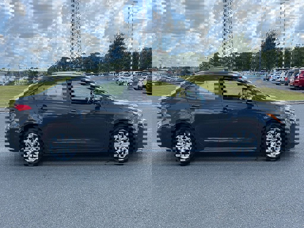 Used 2023 Toyota Corolla LE image 2