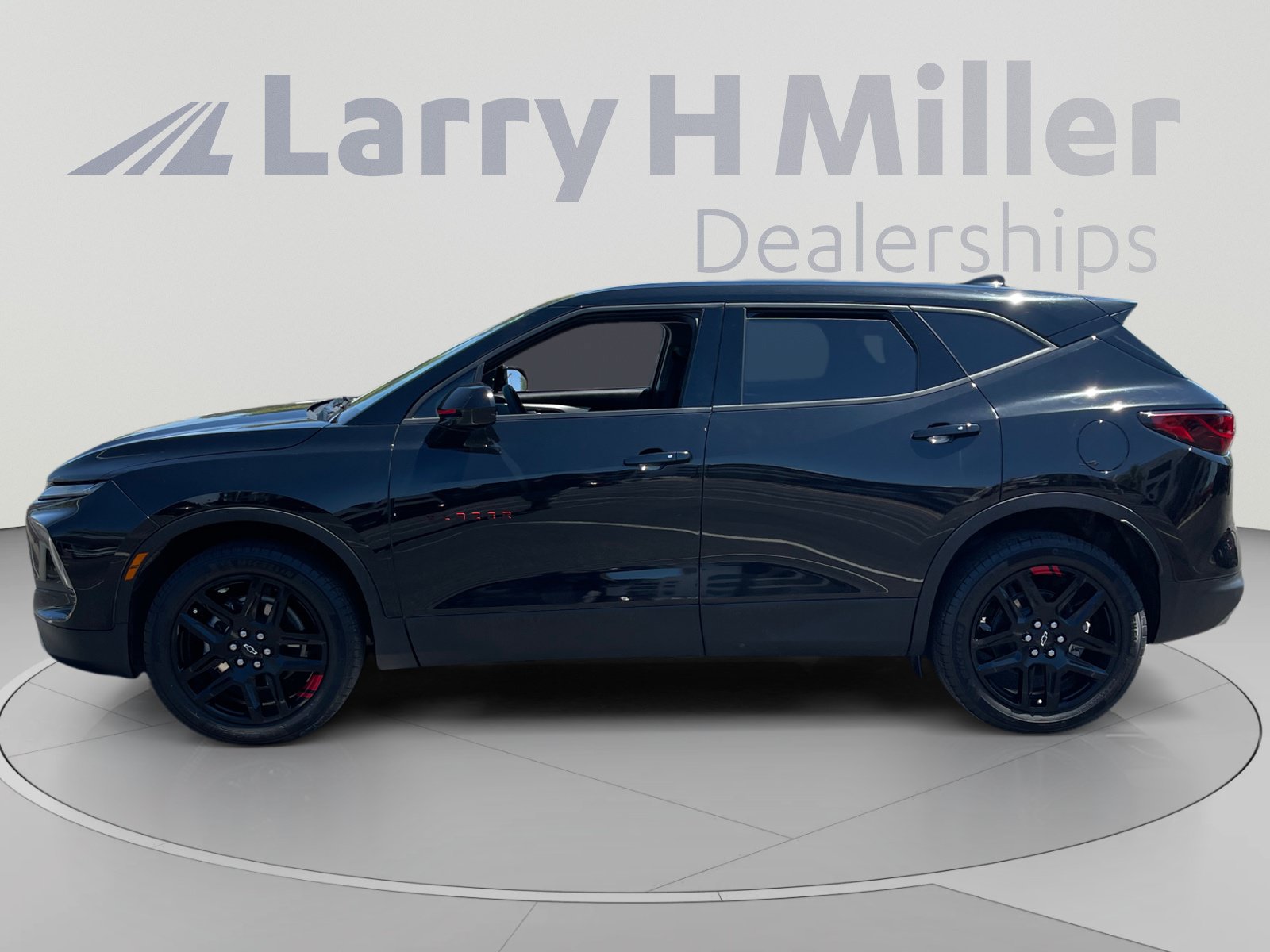 Used 2024 Chevrolet Blazer LT w/ Redline Edition FWD image 2