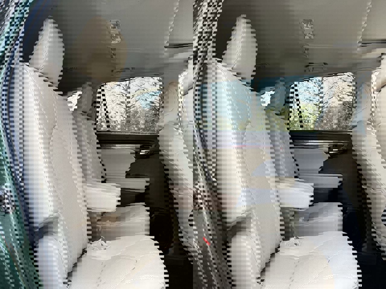 Used 2024 Toyota Highlander Limited image 27