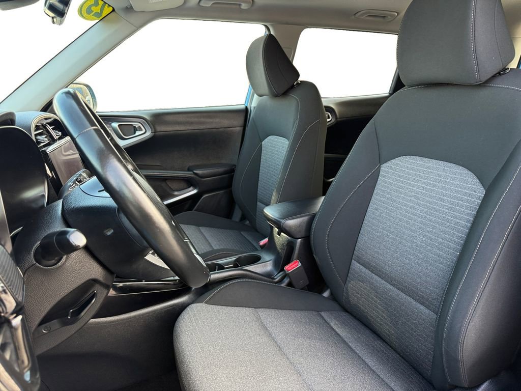 Certified 2023 Kia Soul EX image 9