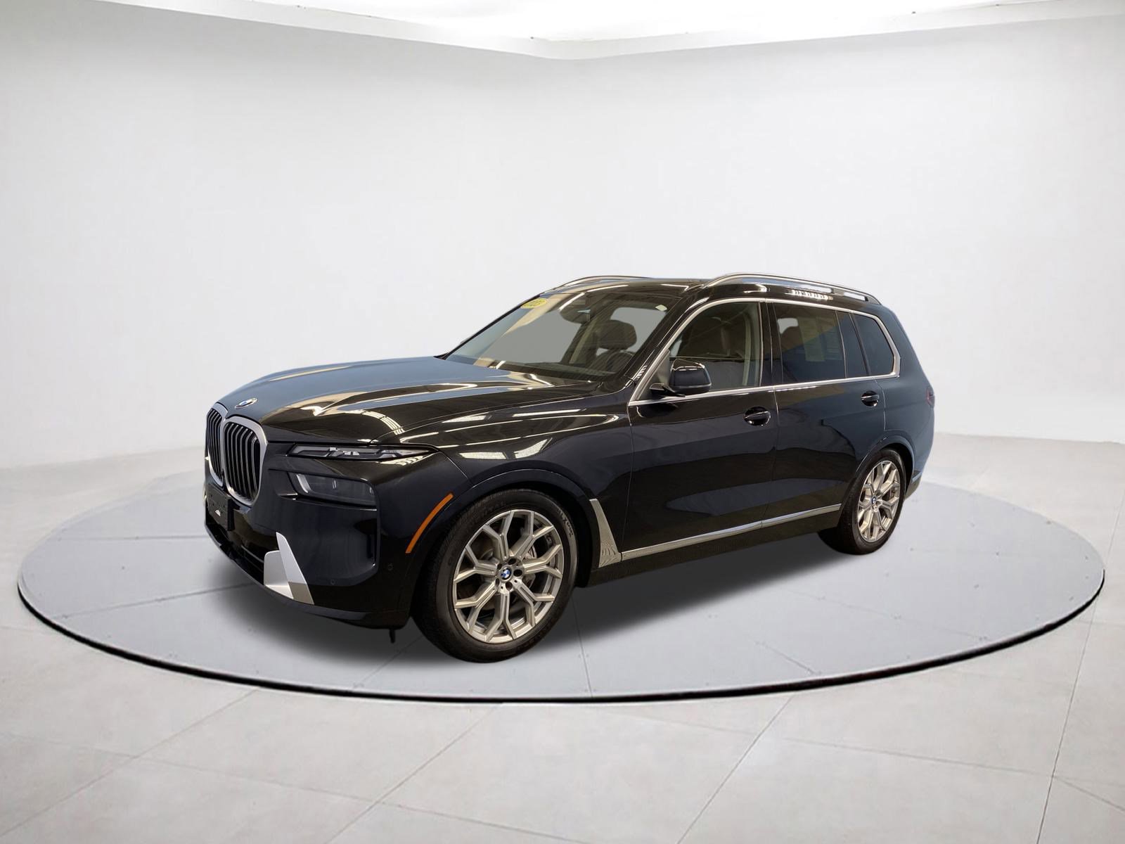 Used 2023 BMW X7 xDrive40i w/ Parking Assistance Package image 3
