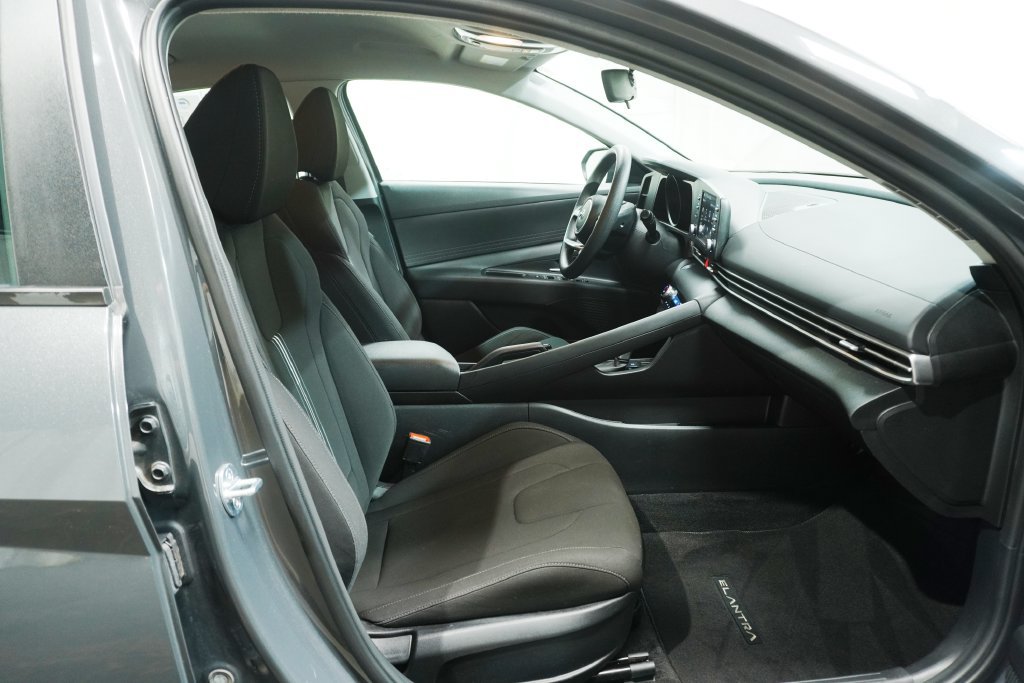 Certified 2023 Hyundai Elantra SEL w/ Preferred Accessory Package FWD image 12