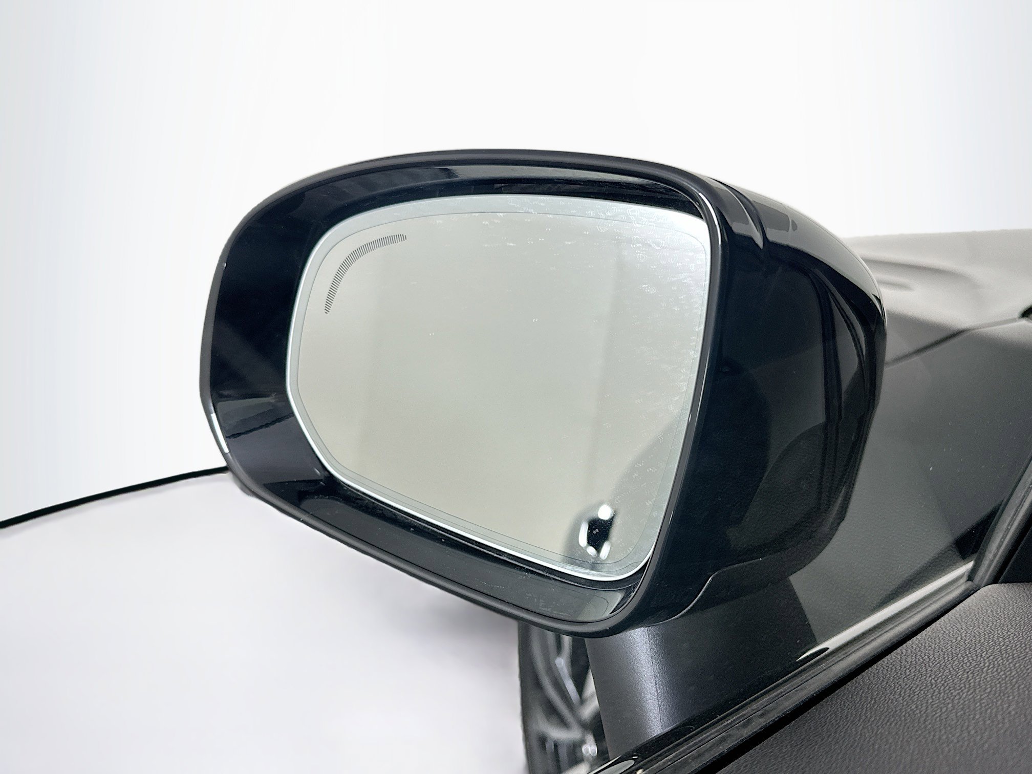 Used 2025 Volvo XC60 B5 Plus image 16