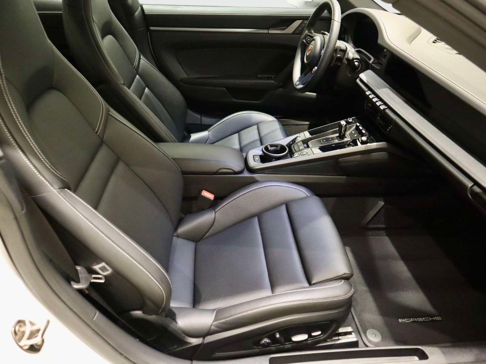 Used 2025 Porsche 911 Carrera RWD image 12