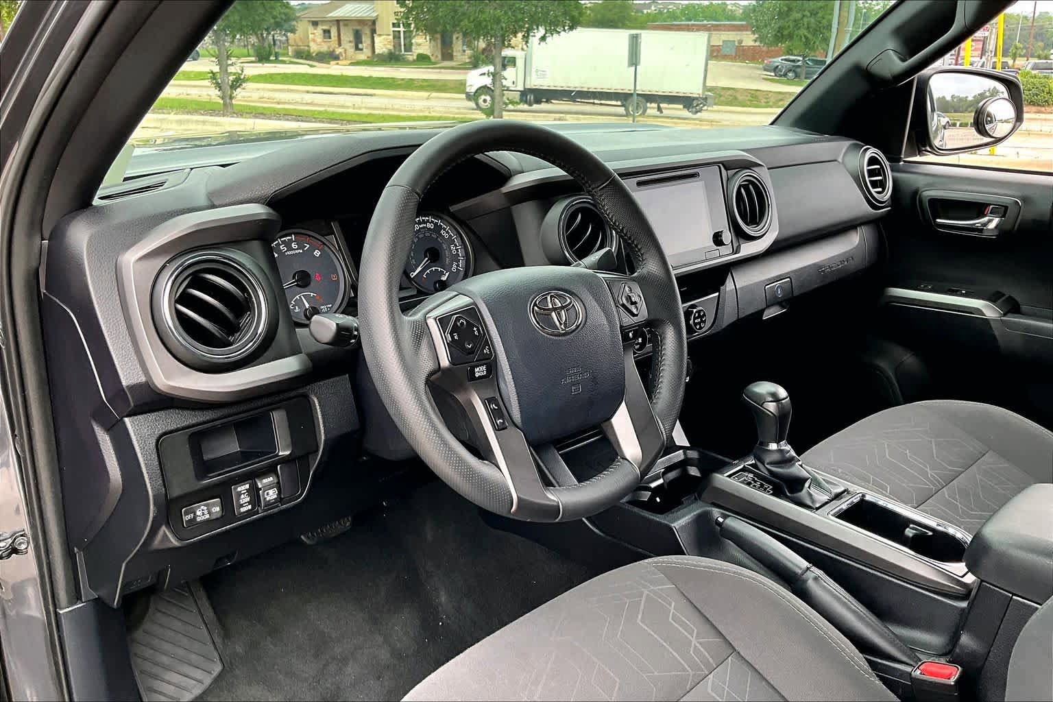 Used 2017 Toyota Tacoma TRD Off-Road w/ Tow Package RWD image 18