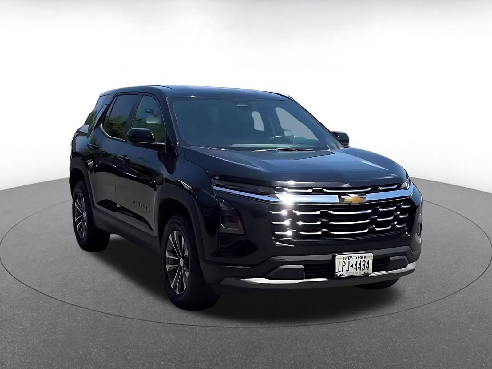 Used 2025 Chevrolet Equinox LT FWD image 3