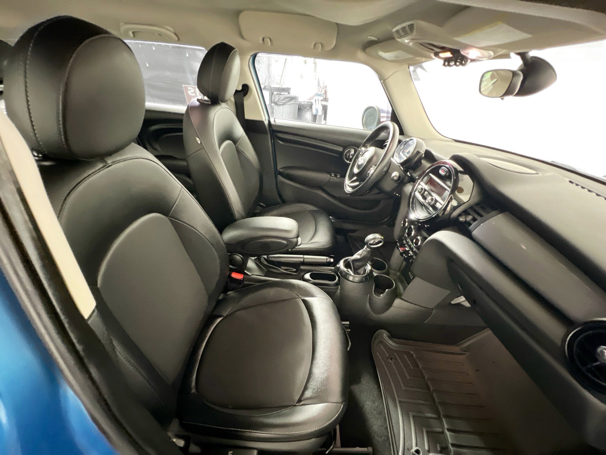 Used 2015 MINI Cooper 4-Door Hardtop FWD image 31