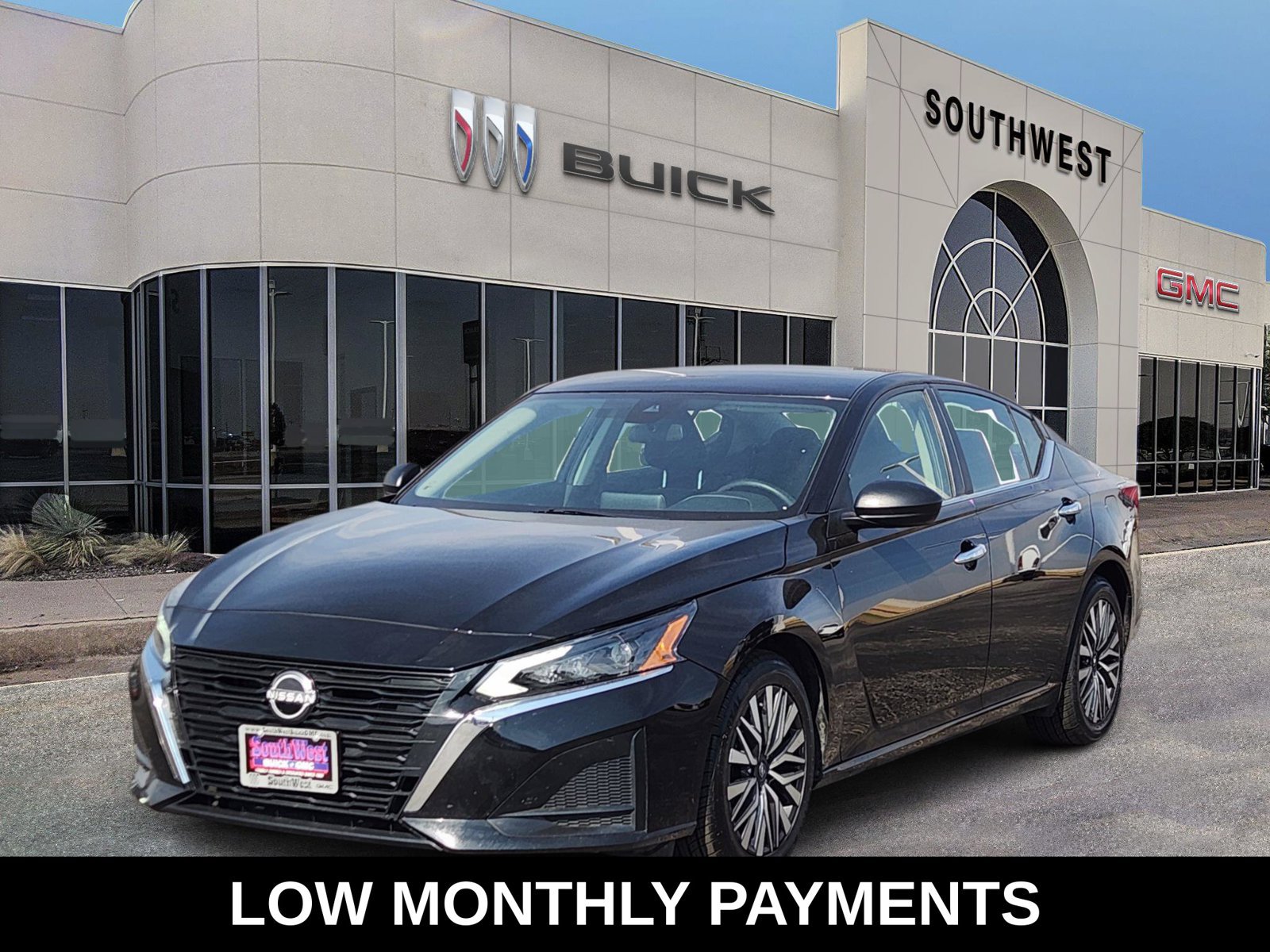 Used 2025 Nissan Altima 2.5 SV FWD image 2