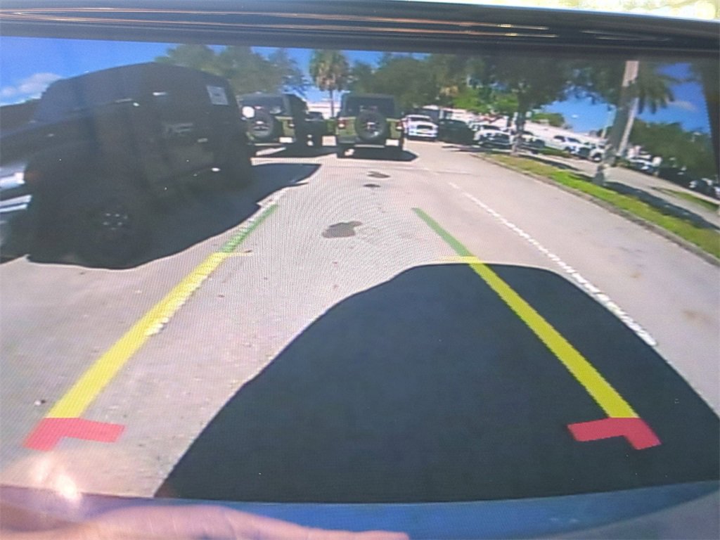 Used 2024 Chrysler Pacifica Touring-L image 23