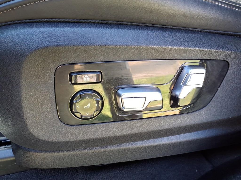 Used 2025 BMW X5 xDrive50e AWD/4WD image 18