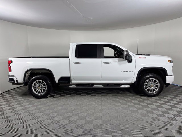 Used 2025 Chevrolet Silverado 2500 LT w/ Z71 Chrome Sport Edition AWD/4WD image 8