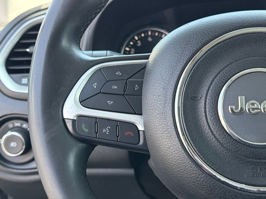 Used 2018 Jeep Renegade Latitude w/ UConnect 8.4 Nav Group FWD image 26