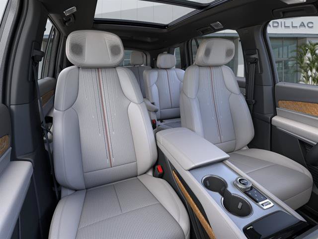 New 2027 Cadillac Vistiq Luxury w/ LPO, Floor Liner Package AWD/4WD image 16