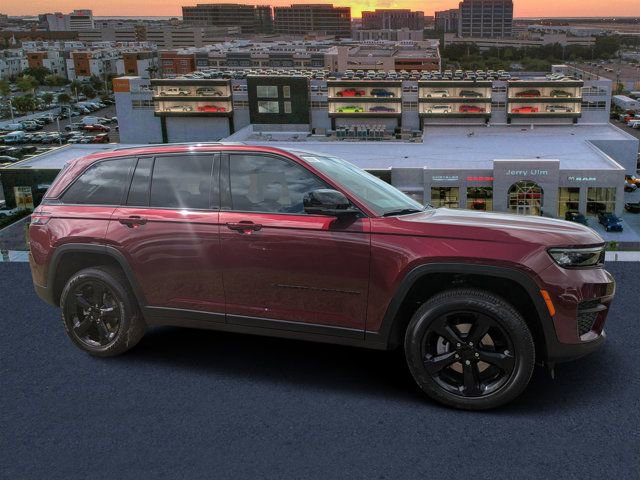 New 2025 Jeep Grand Cherokee Altitude image 1