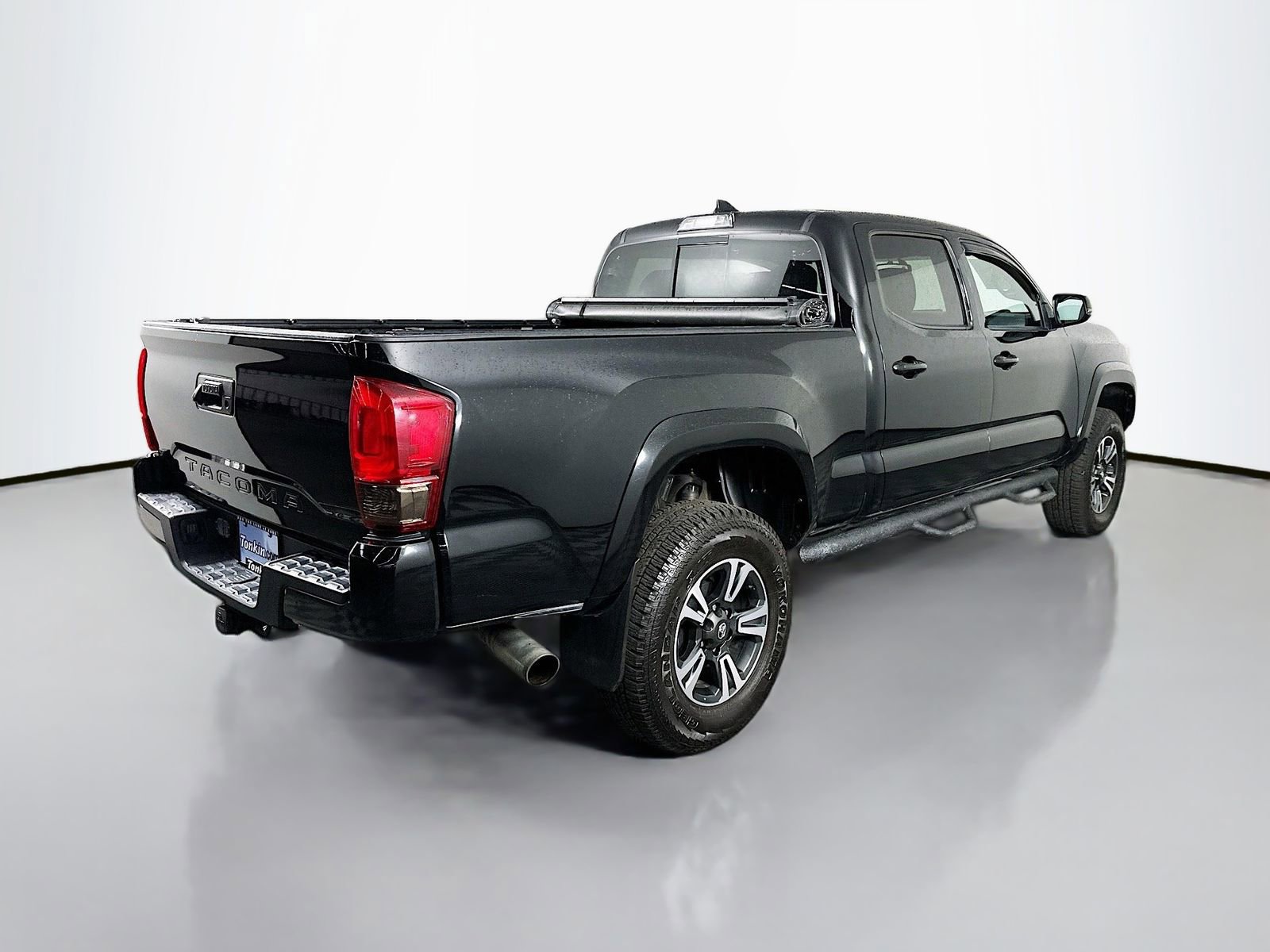 Used 2017 Toyota Tacoma TRD Off-Road AWD/4WD image 11