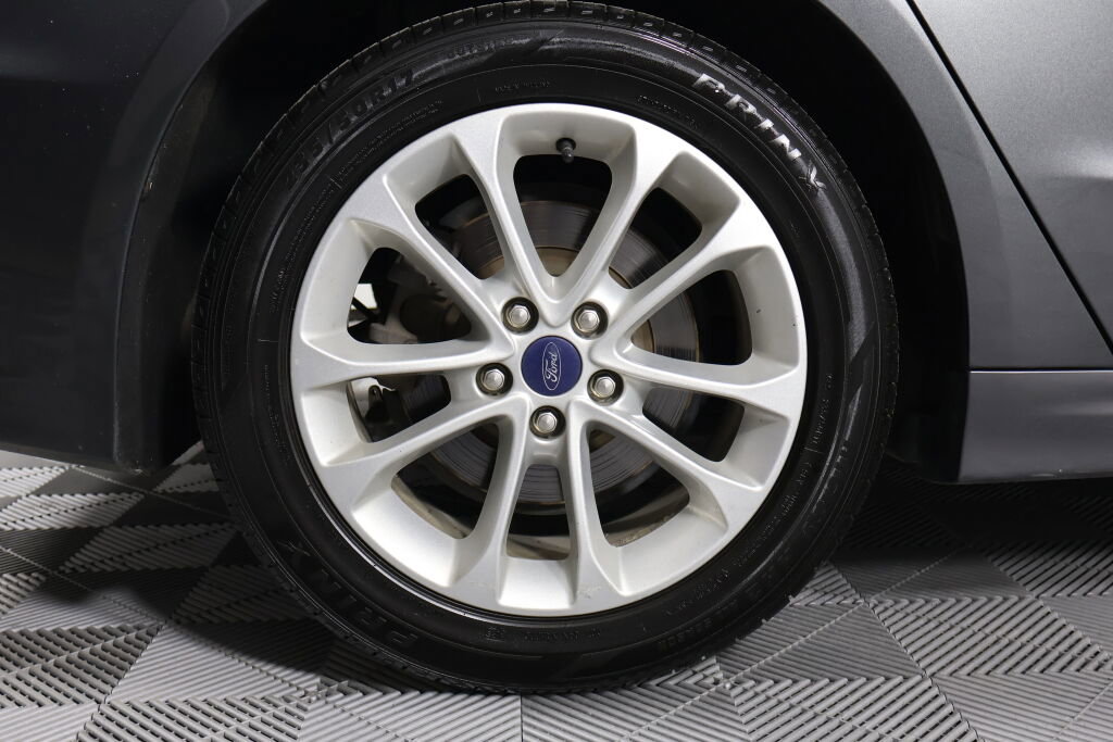 Used 2020 Ford Fusion SE image 8