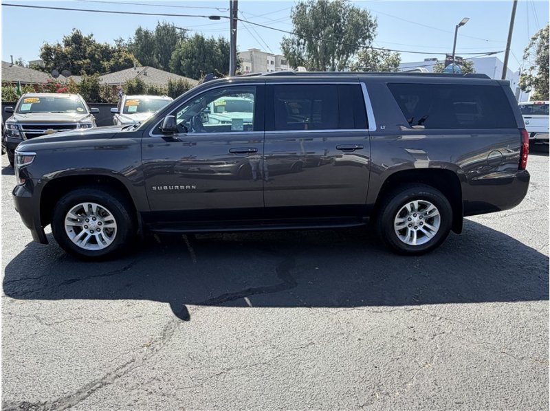 Used 2018 Chevrolet Suburban LT w/ Luxury Package RWD image 4