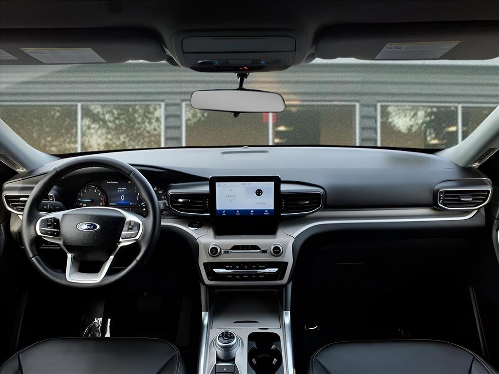 Used 2023 Ford Explorer XLT w/ Equipment Group 202A image 9