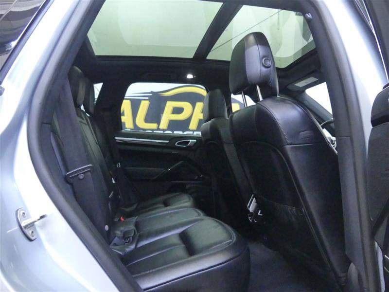 Used 2017 Porsche Cayenne S Platinum w/ Premium Package Plus (Pjy) AWD/4WD image 20