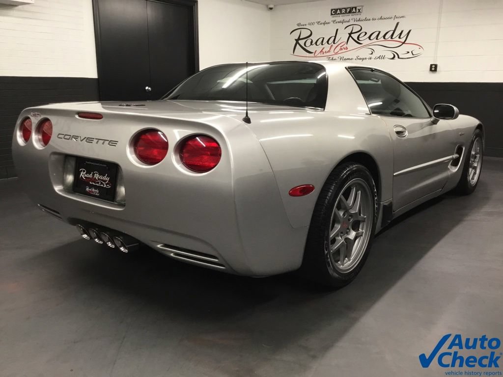 Used 2004 Chevrolet Corvette Z06 w/ Memory Package RWD image 10