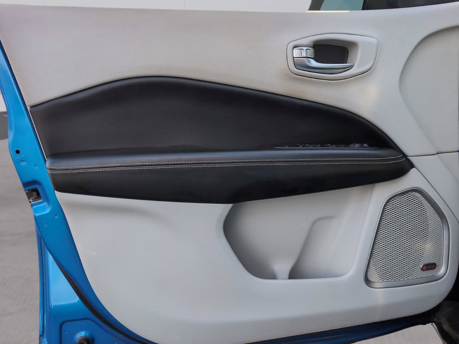 Used 2018 Jeep Compass Latitude w/ Popular Equipment Group image 17