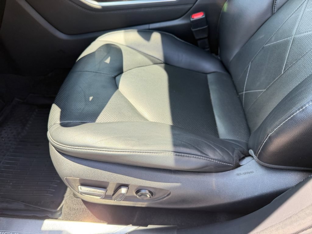Used 2023 Toyota Highlander Platinum AWD/4WD image 25
