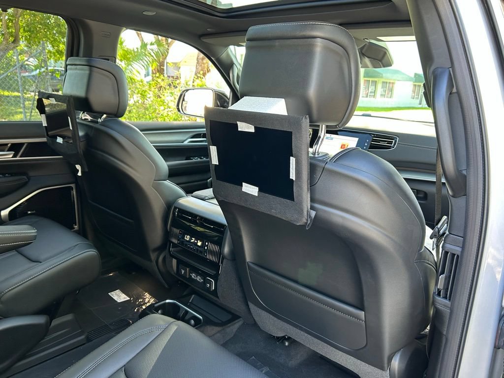 New 2025 Jeep Wagoneer Series III w/ Quick Order Package 25C Super AWD/4WD image 39