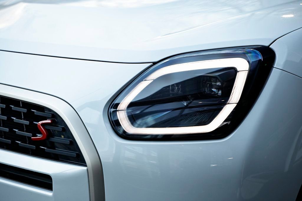 Used 2025 MINI Cooper Countryman S w/ Comfort Package Max image 12