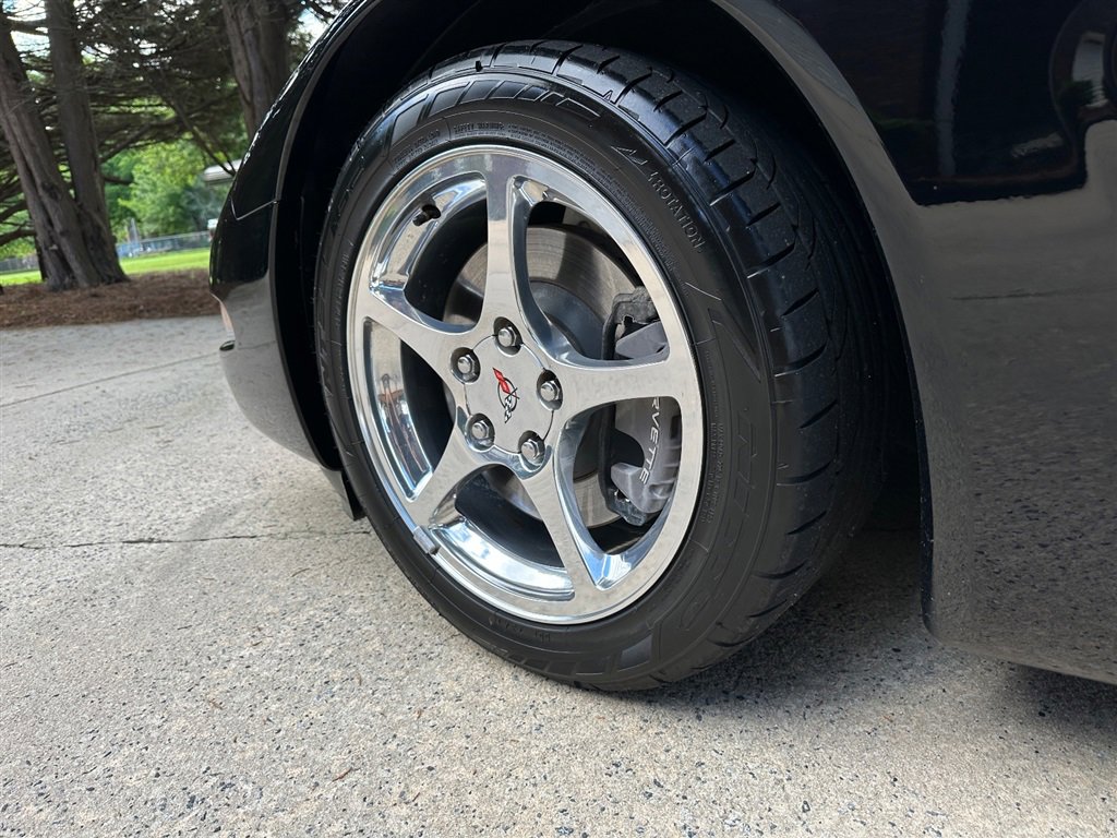 Used 2004 Chevrolet Corvette Convertible w/ Preferred Equipment Group image 20