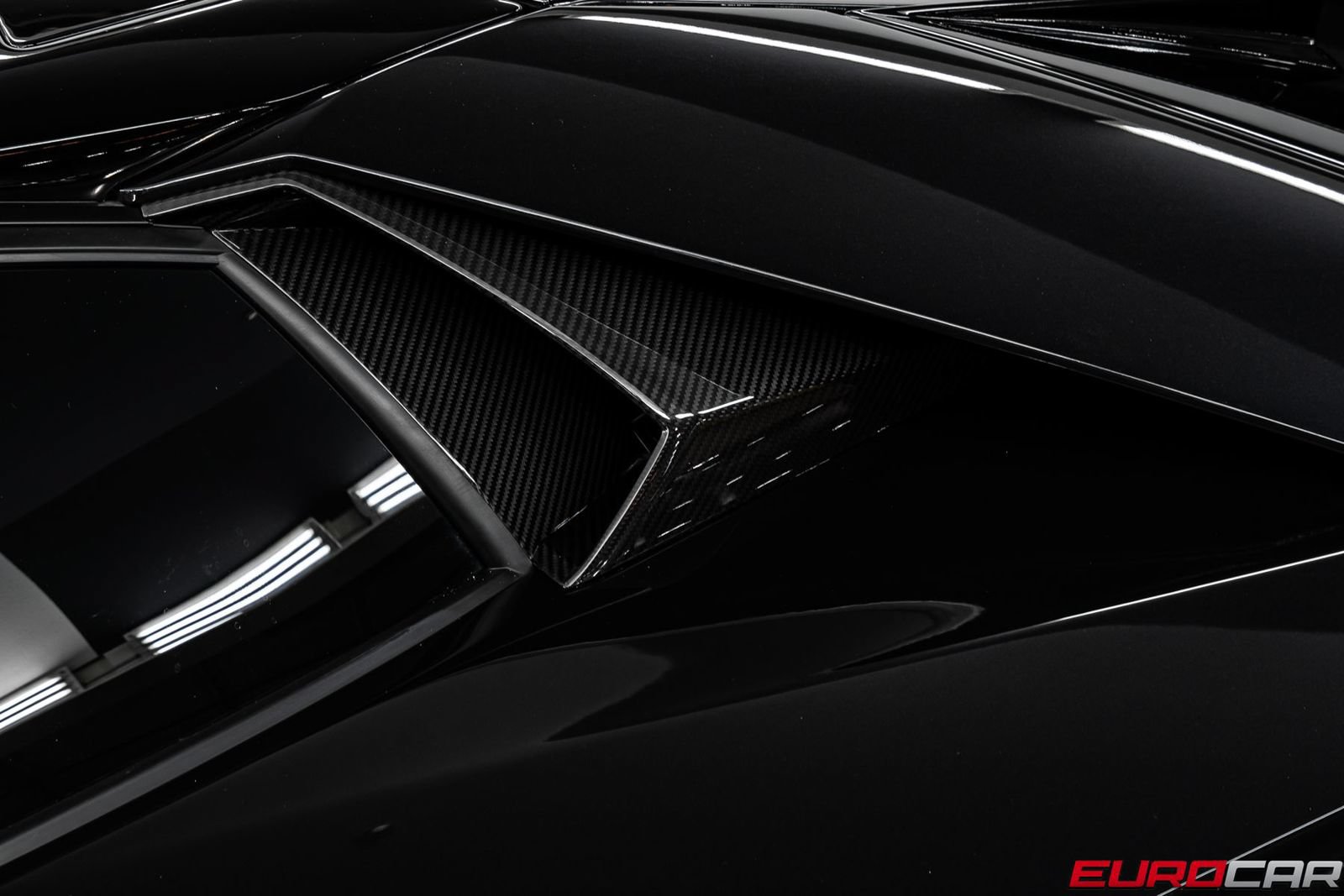 Used 2021 Lamborghini Aventador SVJ AWD/4WD image 21