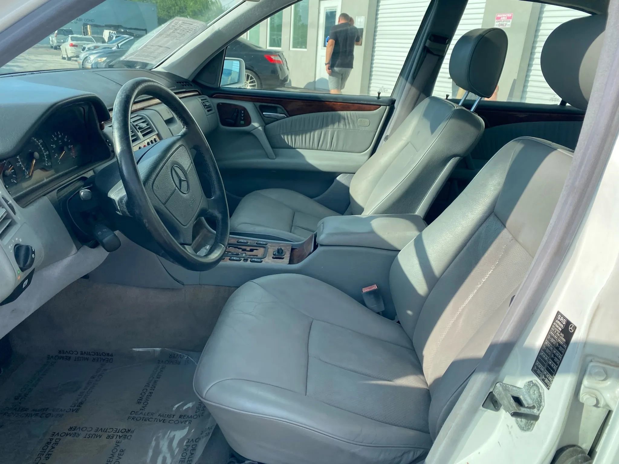 Used 1999 Mercedes-Benz E 320 Sedan image 17