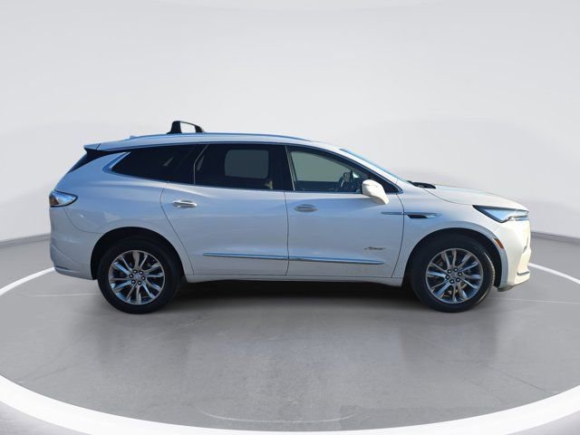 Used 2023 Buick Enclave Avenir image 2