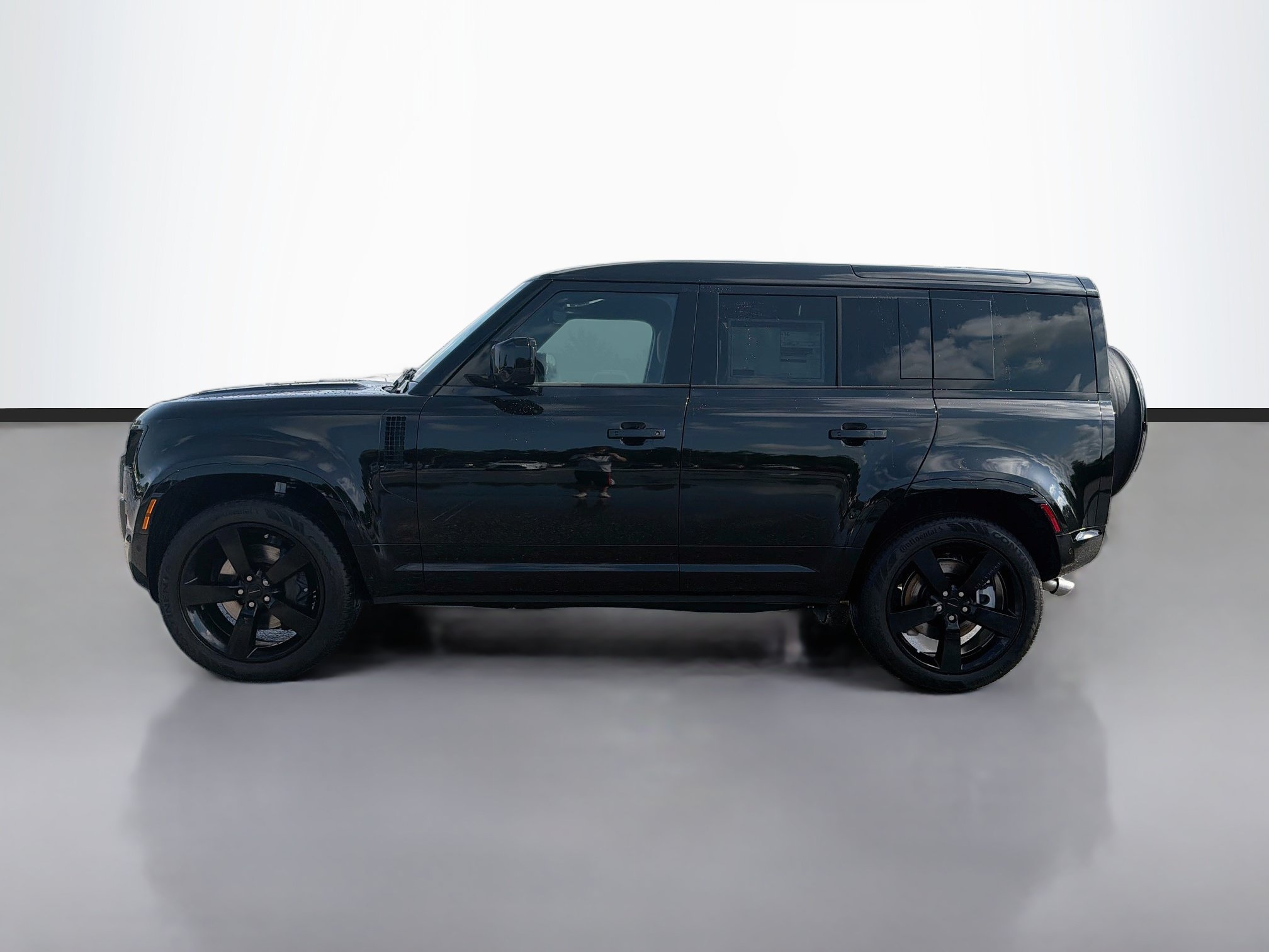 New 2026 Land Rover Defender 110 X-Dynamic SE AWD/4WD image 2