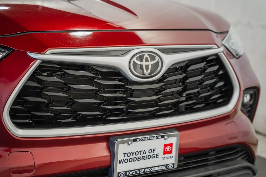 Used 2022 Toyota Highlander XLE AWD/4WD image 8