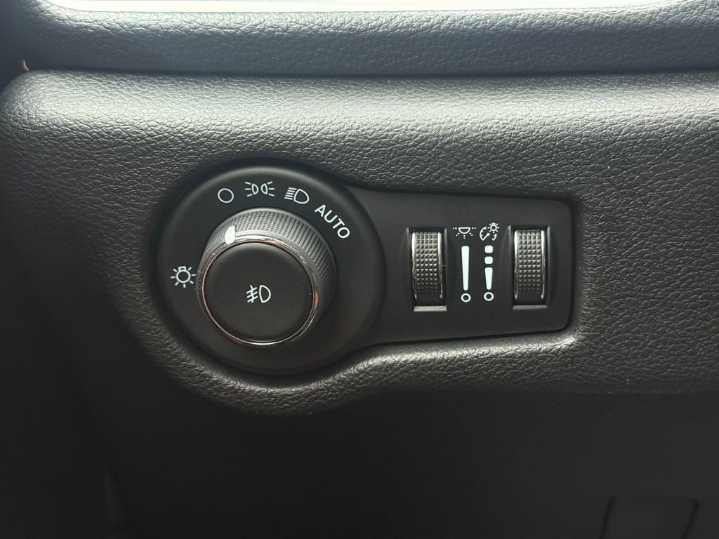 Used 2024 Chrysler Pacifica Pinnacle image 16