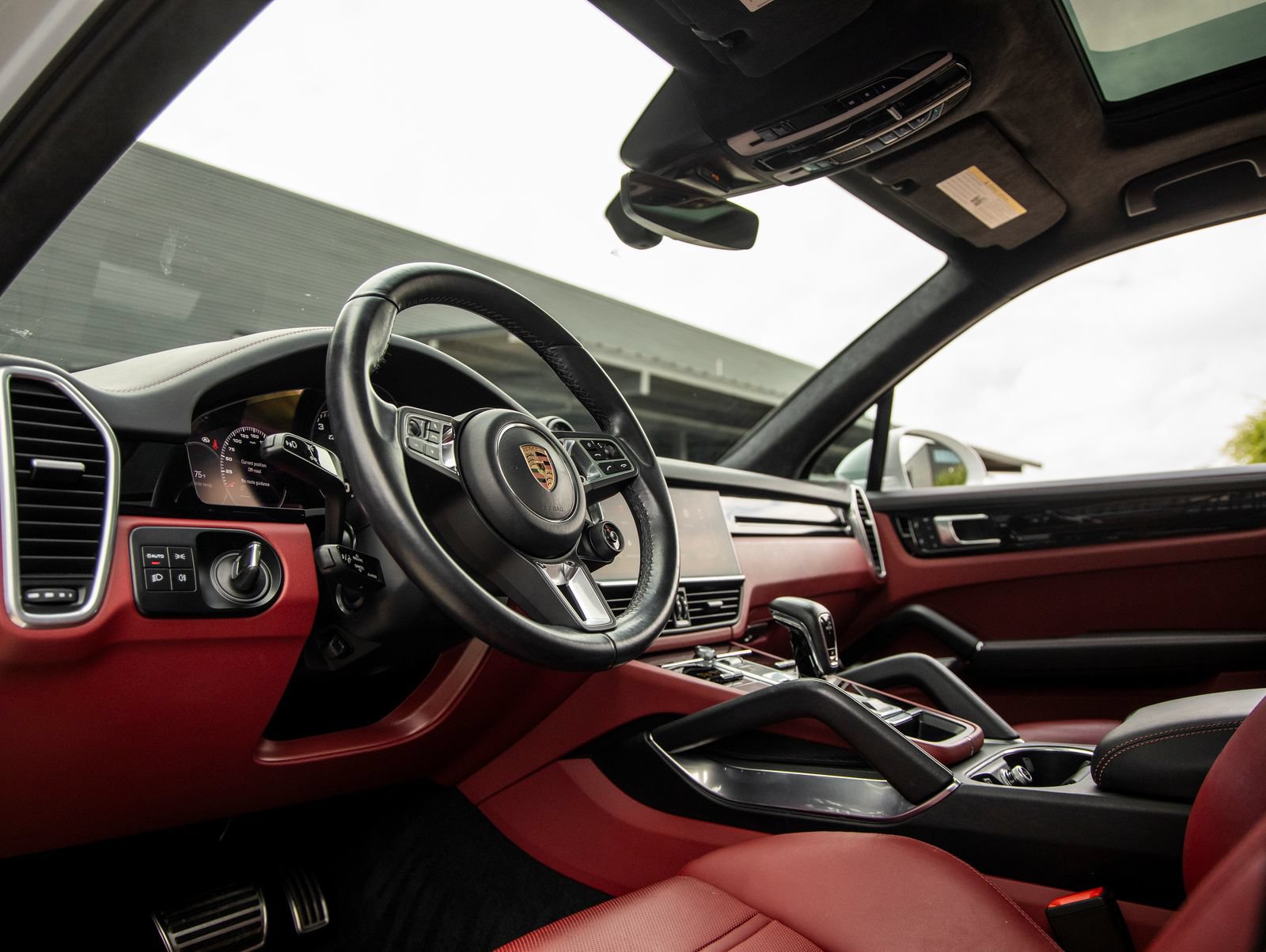 Certified 2023 Porsche Cayenne Turbo AWD/4WD image 4