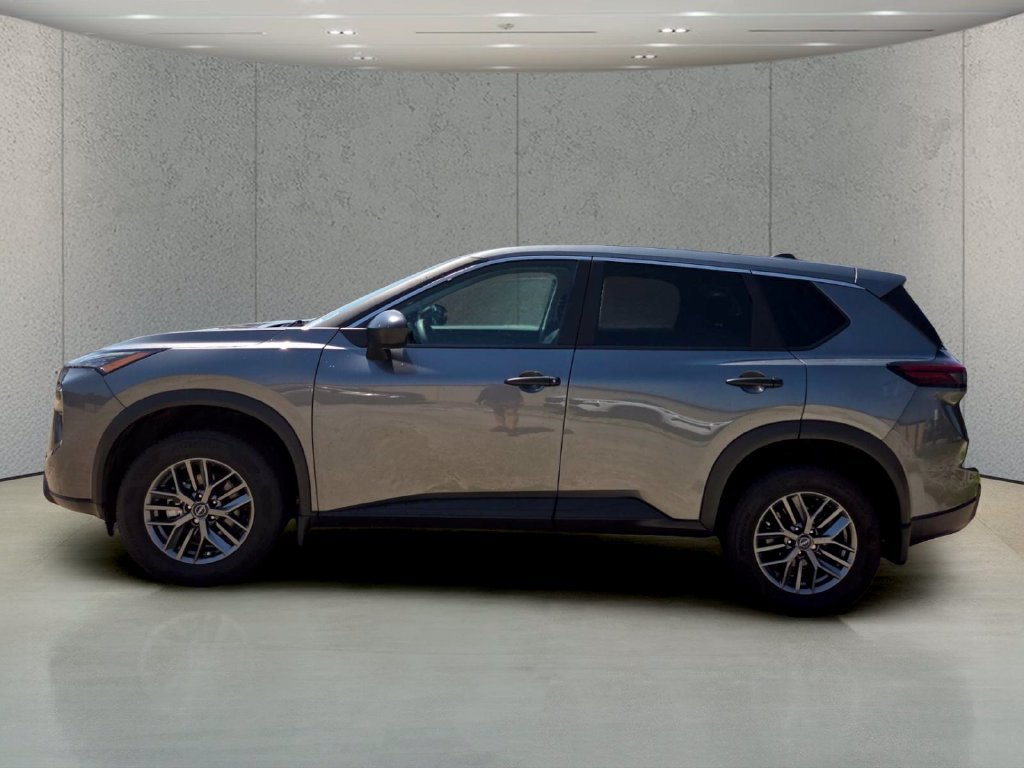 Used 2026 Nissan Rogue S FWD image 2
