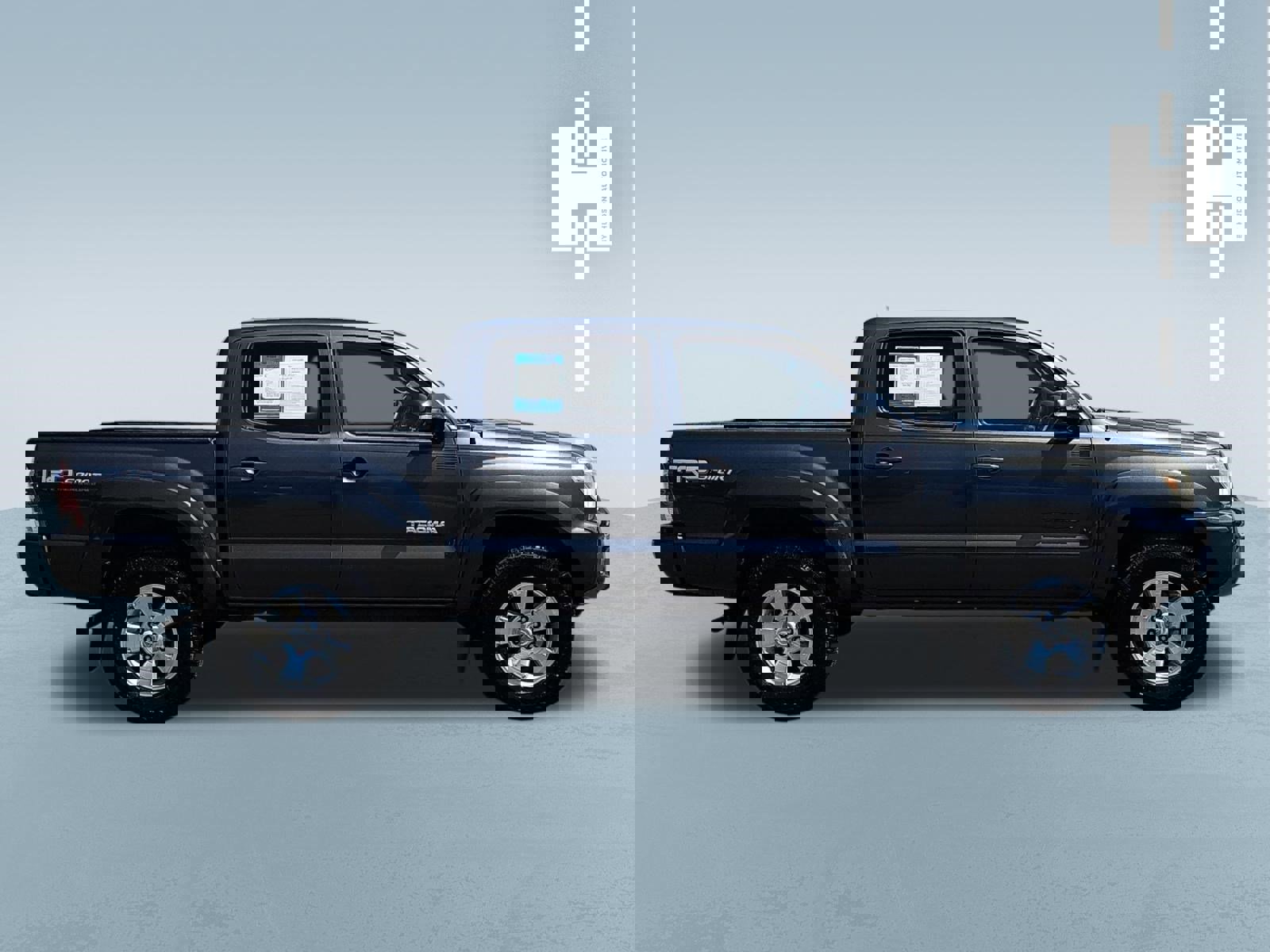 Used 2015 Toyota Tacoma PreRunner w/ TRD Sport Package RWD image 2