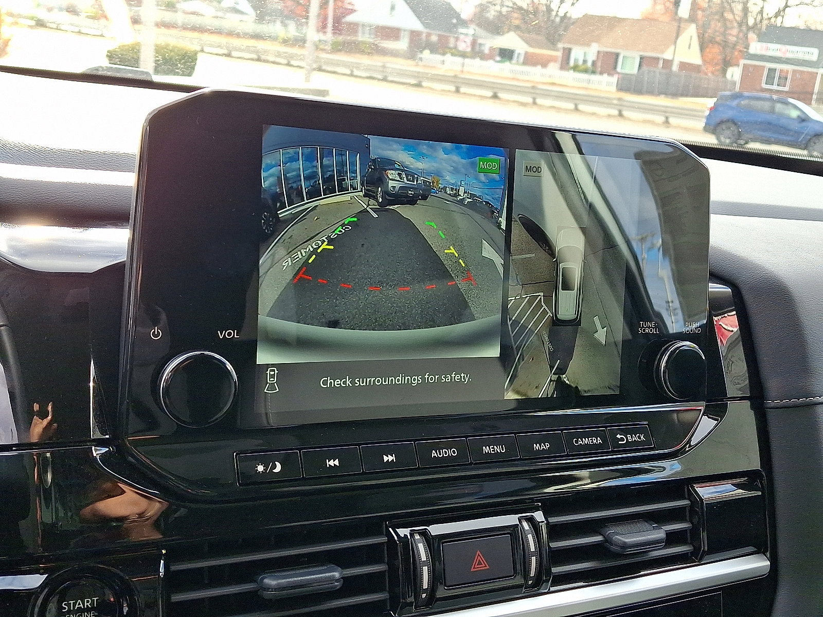 New 2025 Nissan Pathfinder SL image 13