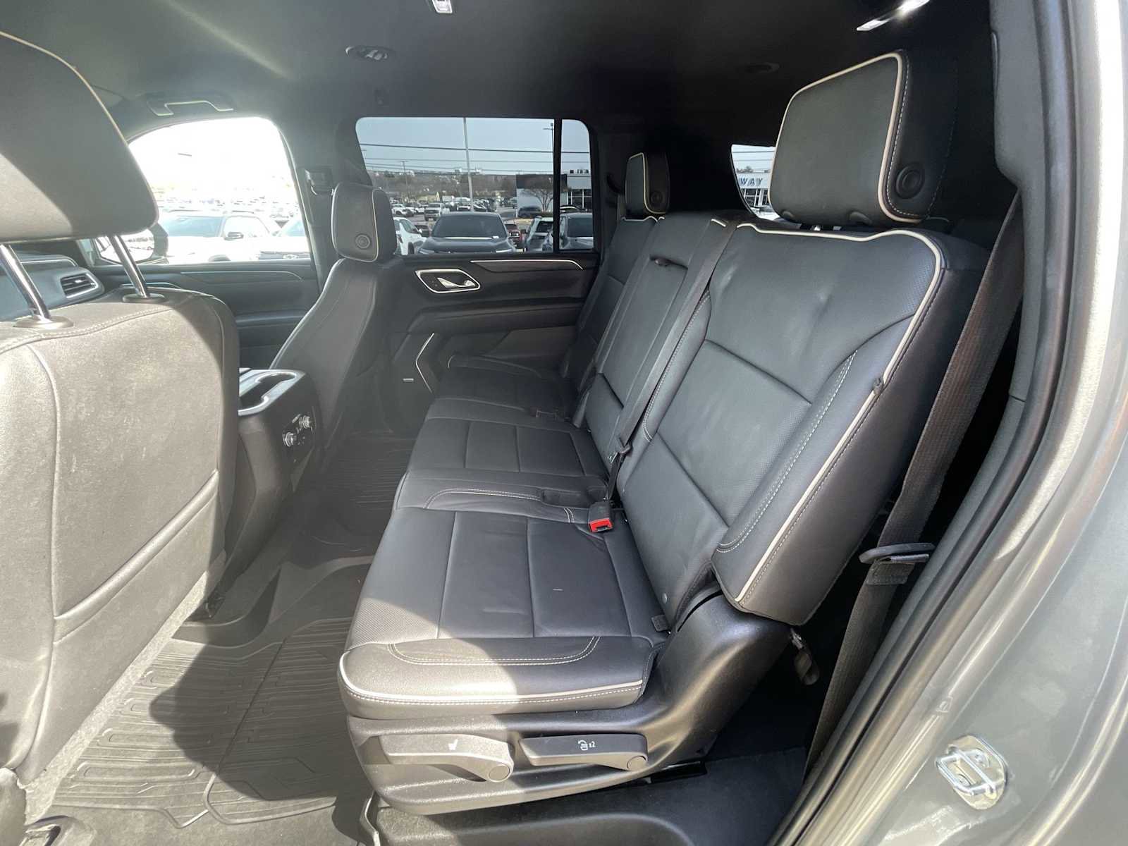 Used 2024 GMC Yukon XL SLT image 25