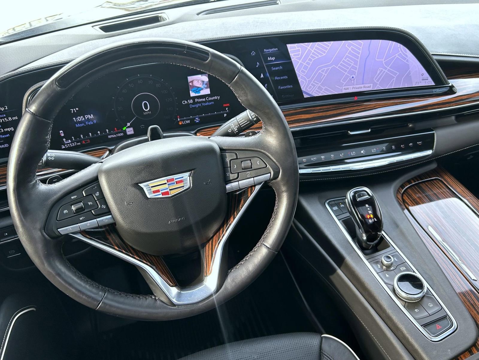 Certified 2023 Cadillac Escalade ESV Premium Luxury image 16