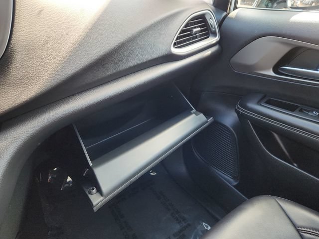 Used 2025 Chrysler Pacifica Select FWD image 48
